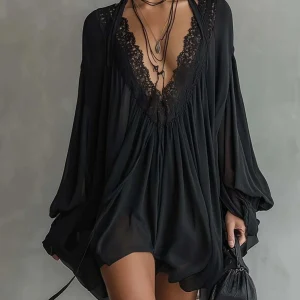 Laura - Vestido Mini em Chiffon Preto com Decote de Renda para Mulher