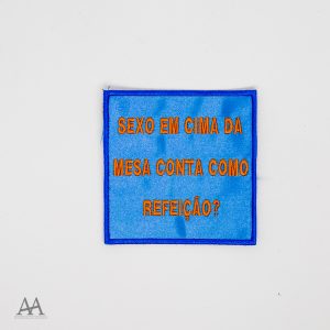 Sexo em cima da mesa…