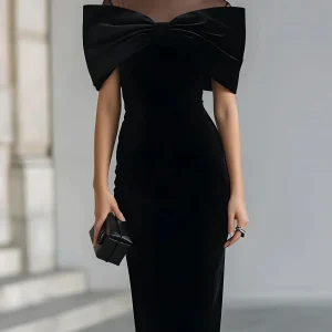 Regina ❘ Vestido Midi em Veludo Preto Dramático com Laço