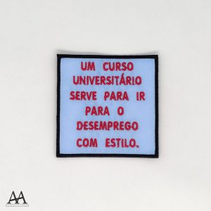 Um curso universitário serve para ir para o desemprego com estilo